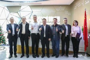 广州市与番禺区人力资源和社会保障局领导莅临AG集团(中国区)官方网站集团调研指导