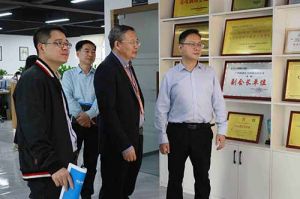 热烈欢迎市政府秘书长林兢一行莅临AG集团(中国区)官方网站集团广西公司考察指导